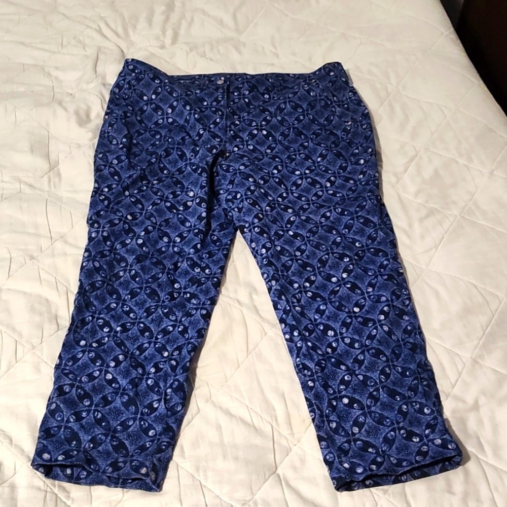 Pants women's Chico size 2.5 (14) in excellent condition.